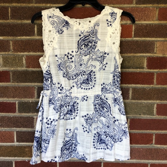 🎉HP🎉Cabi Veranda Top - Picture 2 of 10